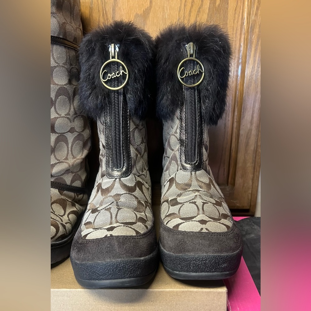 Coach women boots. SZ 6. VGC!